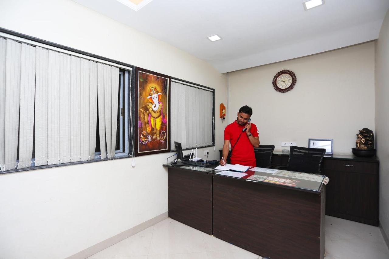 Oyo 14354 Amar Marriage Palace Hotel Dharmpura Ngoại thất bức ảnh
